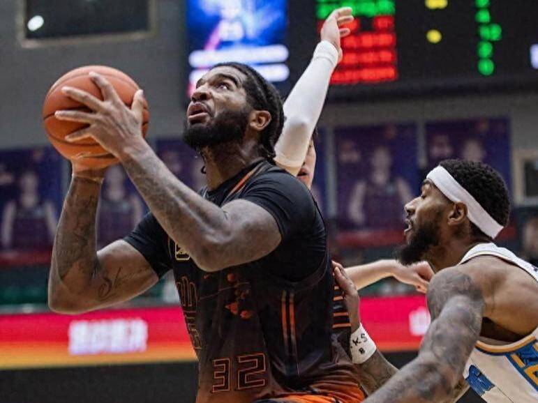 大牌外援火爆CBA赛场,球迷欢呼不已的简单介绍 大牌外援火爆CBA赛场,球迷欢呼不已的简单介绍