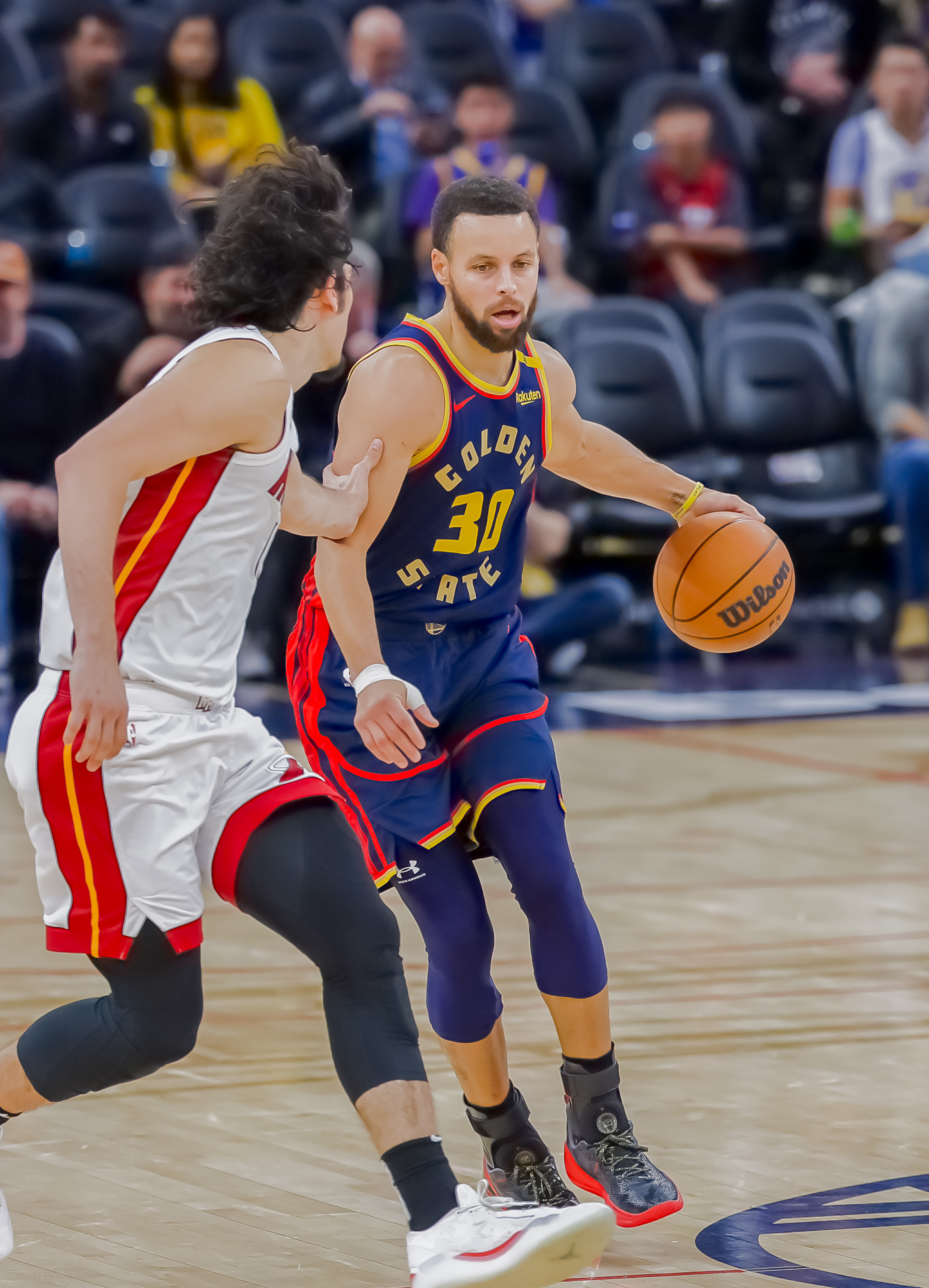 精彩绝伦比赛,球员们拼尽全力 精彩绝伦比赛,球员们拼尽全力