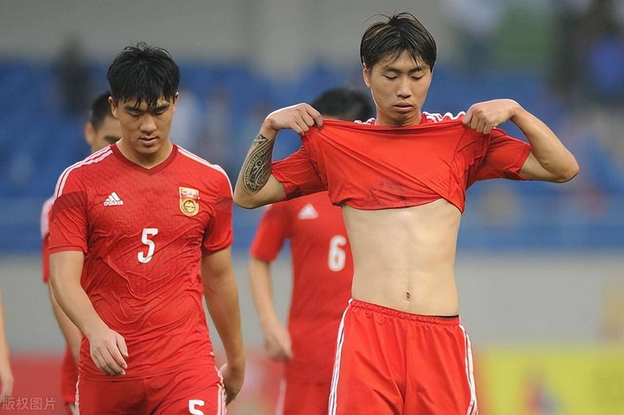 国内足球比赛备受关注,球员们备战气势如虹的简单介绍 国内足球比赛备受关注,球员们备战气势如虹的简单介绍