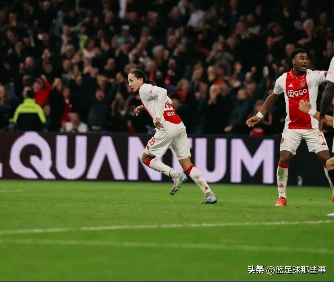 阿贾克斯继续不败,雄踞荷甲榜首 阿贾克斯继续不败,雄踞荷甲榜首