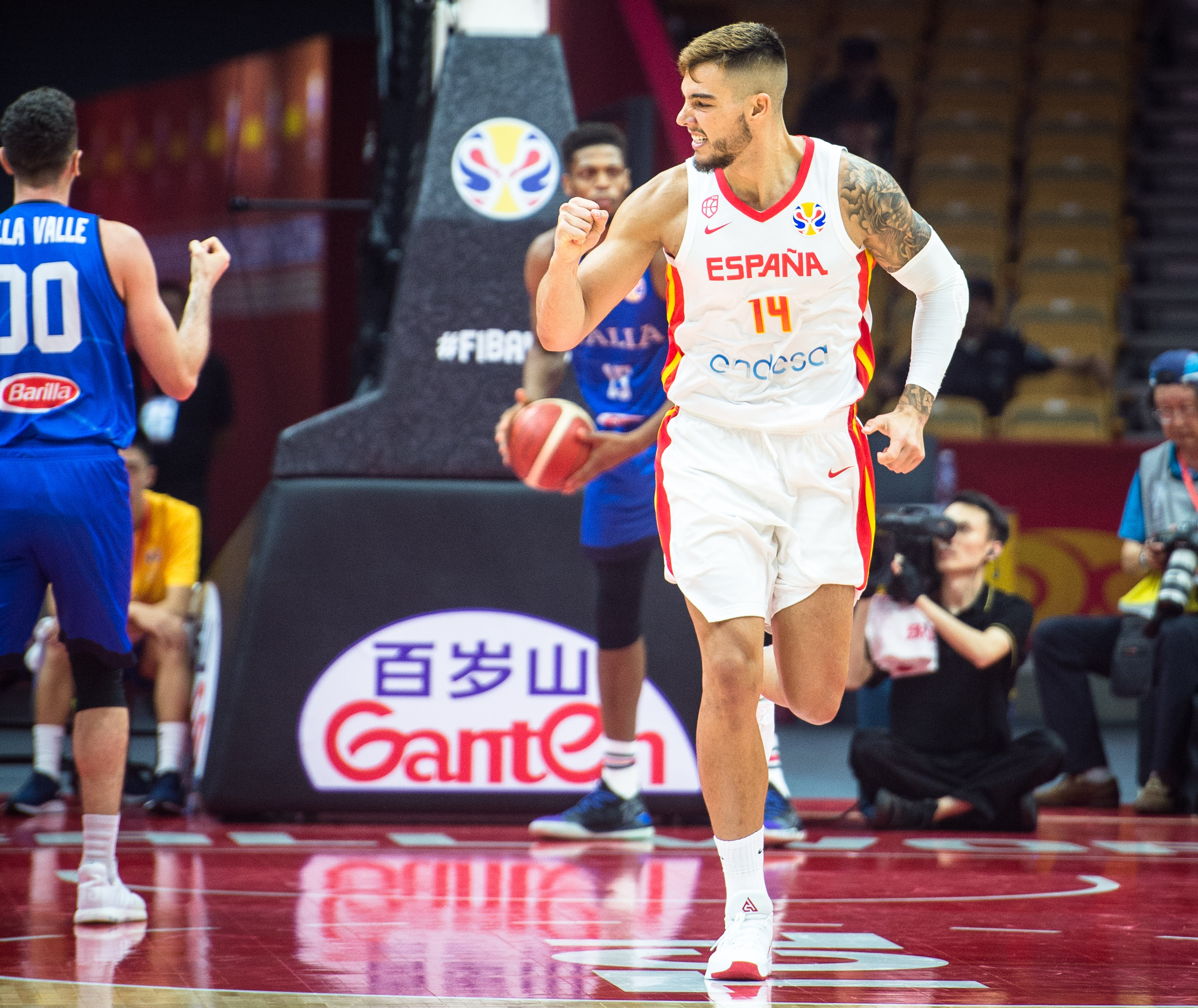 包含西班牙篮球顶级职业联赛收官战呼之欲出，花絮不断的词条