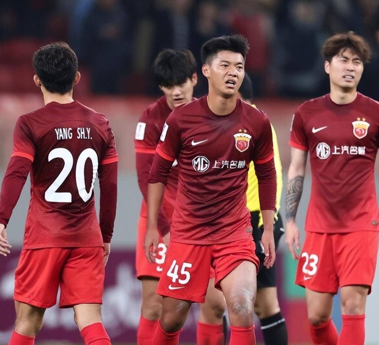 东亚足球锦标赛中球队拼尽全力