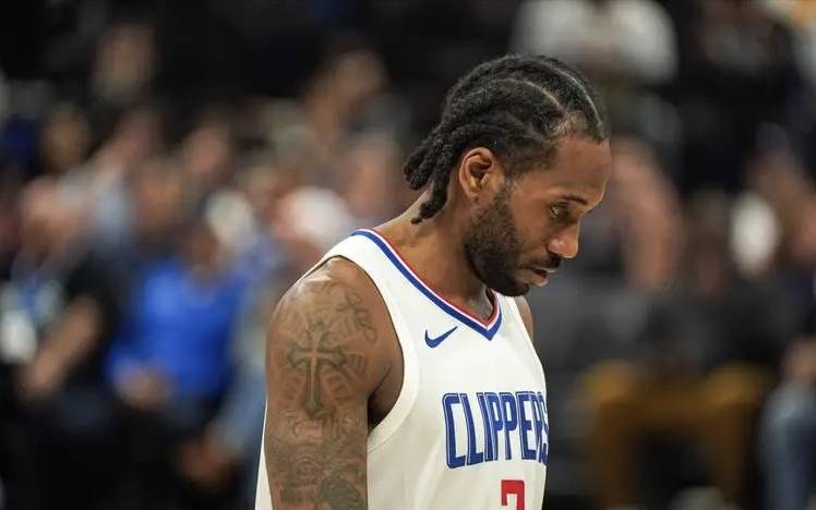 包含尼克斯轻取爵士，伦纳德统治全场的词条