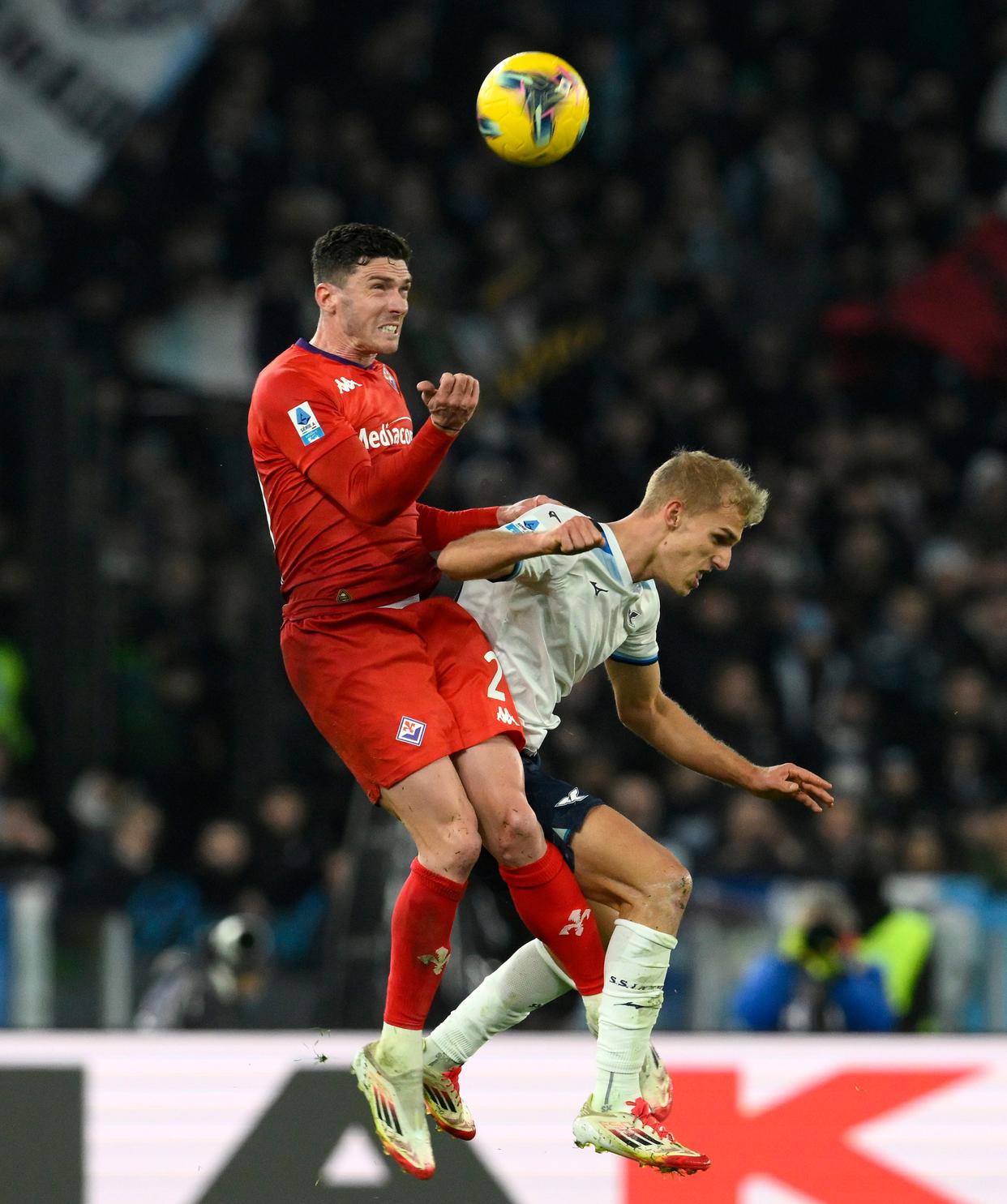 意大利足球盛会：佛罗伦萨击败对手斩获胜利