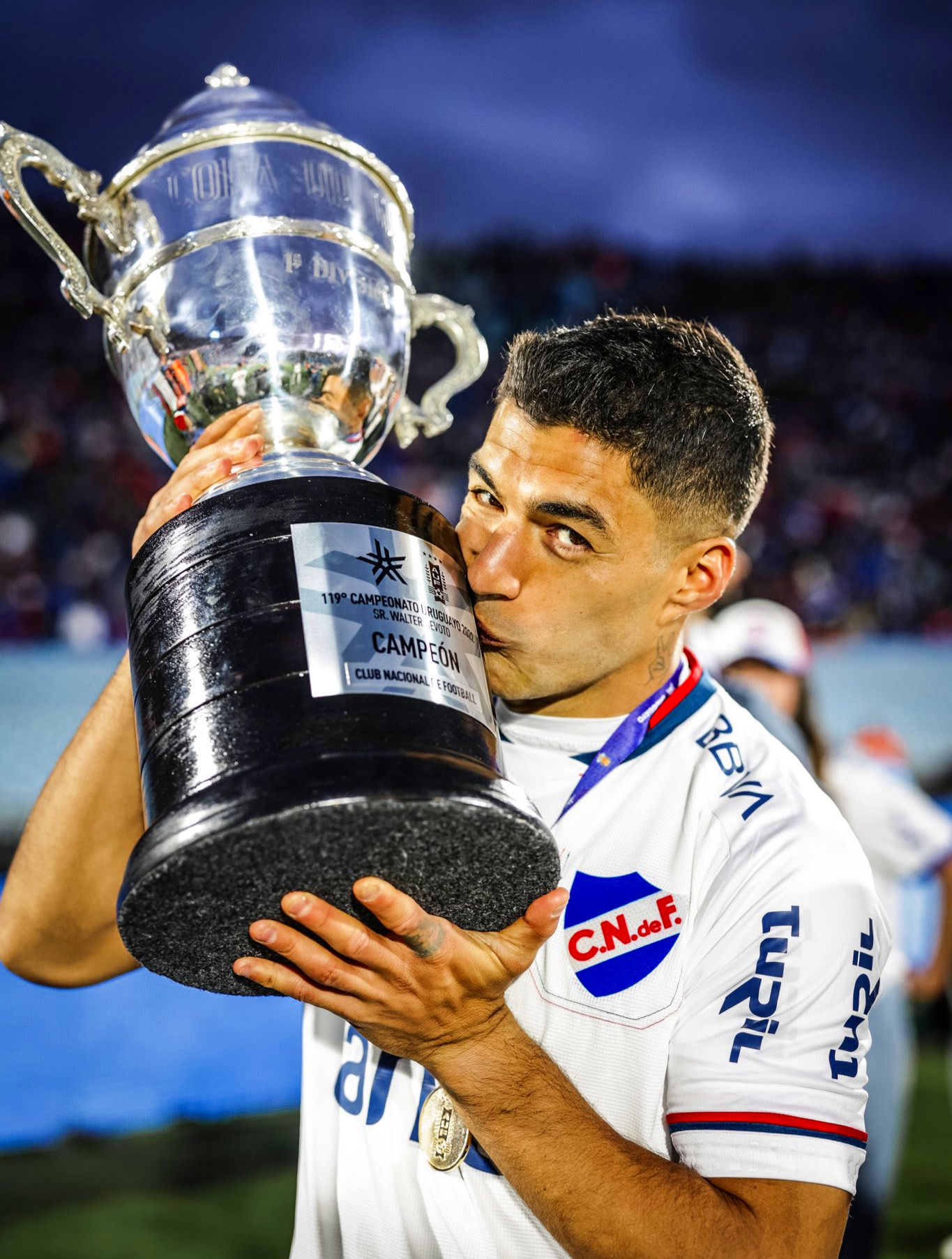 瑞典翻盘马德里竞技，苏亚雷斯惊艳世界