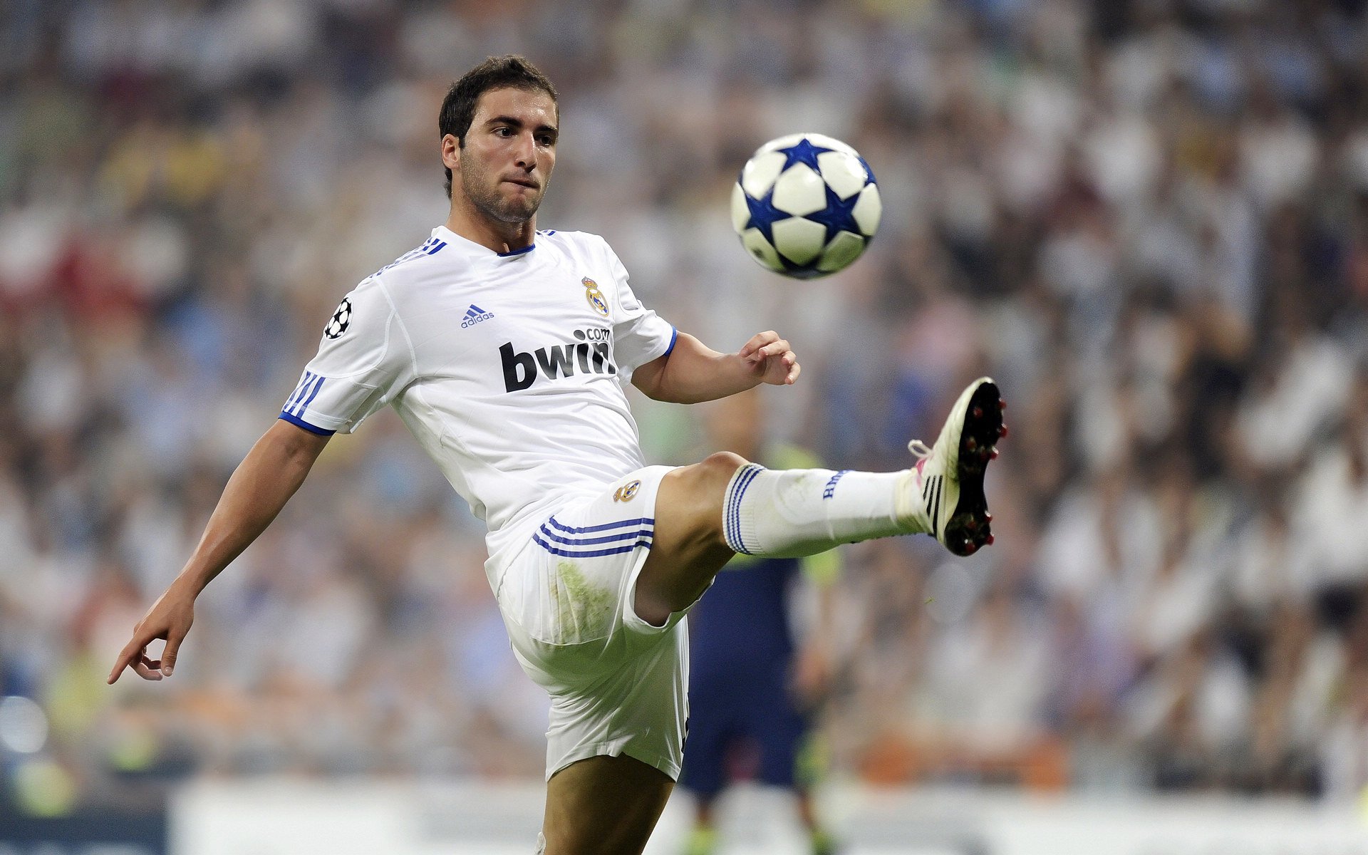 舞台越大,基耶萨越亮,当塞维利亚的火焰遇上拜仁的冰川